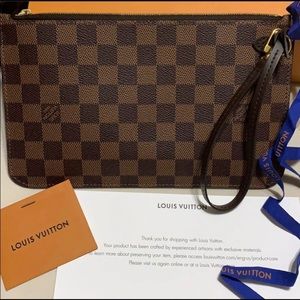 Neverfull pouchette. Authentic.